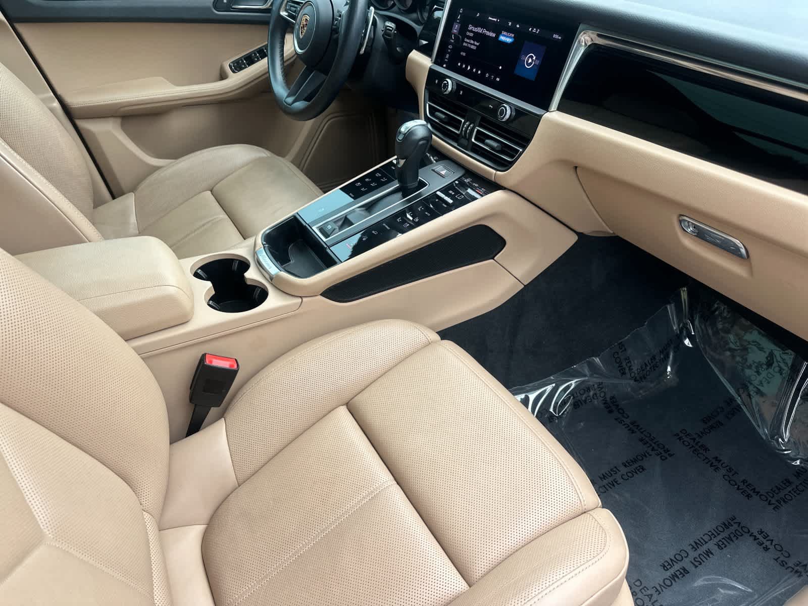 Certified 2024 Porsche Macan AWD/4WD image 17