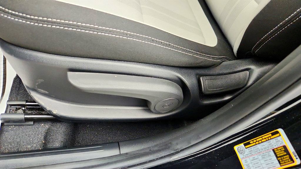 Used 2024 Hyundai Venue SEL image 12