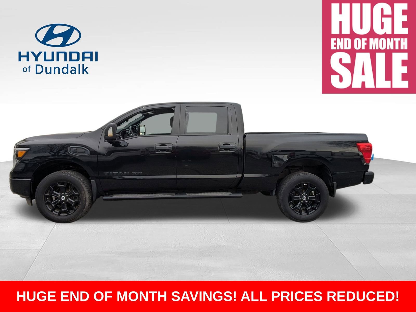 Used 2018 Nissan Titan SV w/ SV Convenience Package image 2