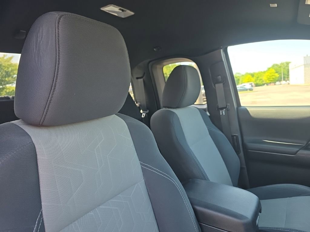 Used 2020 Toyota Tacoma TRD Sport w/ TRD Premium Sport Package AWD/4WD image 11