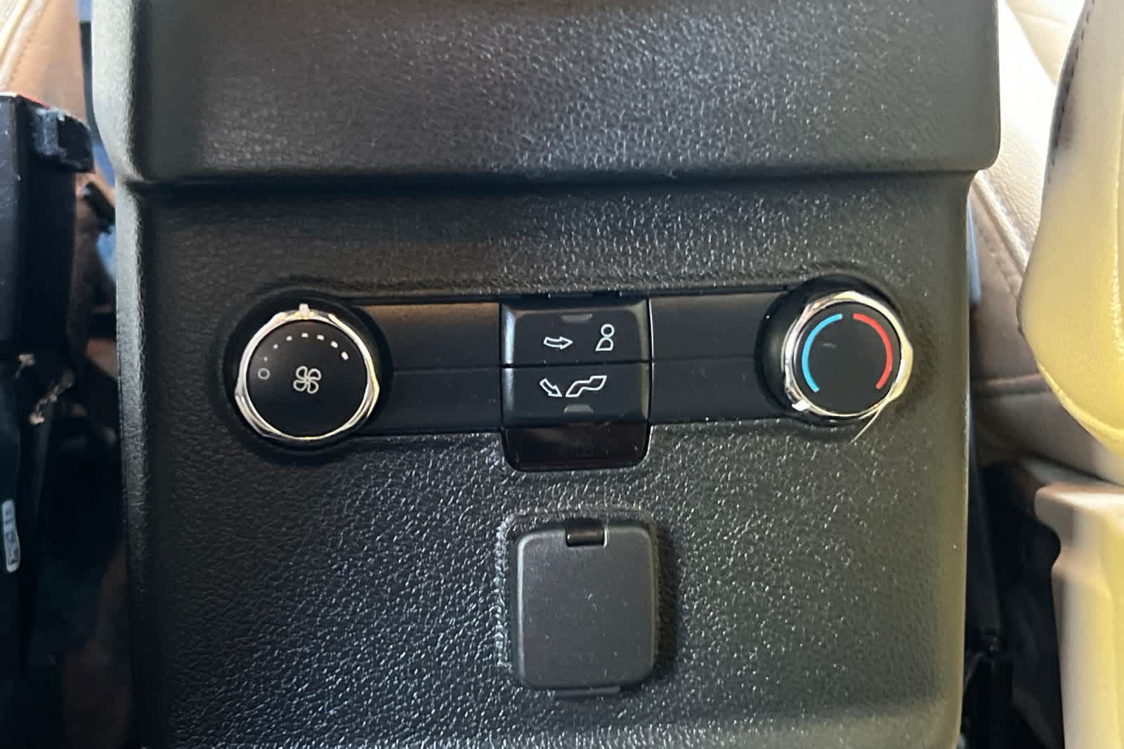 Used 2016 Ford Explorer XLT w/ Equipment Group 202A AWD/4WD image 14