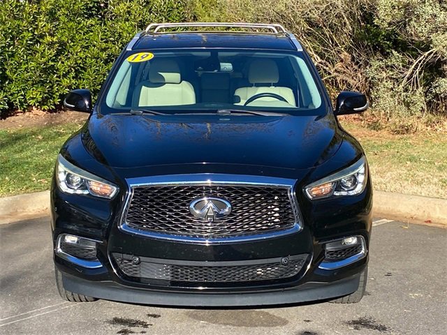 Used 2019 INFINITI QX60 Luxe w/ Essential Package image 2