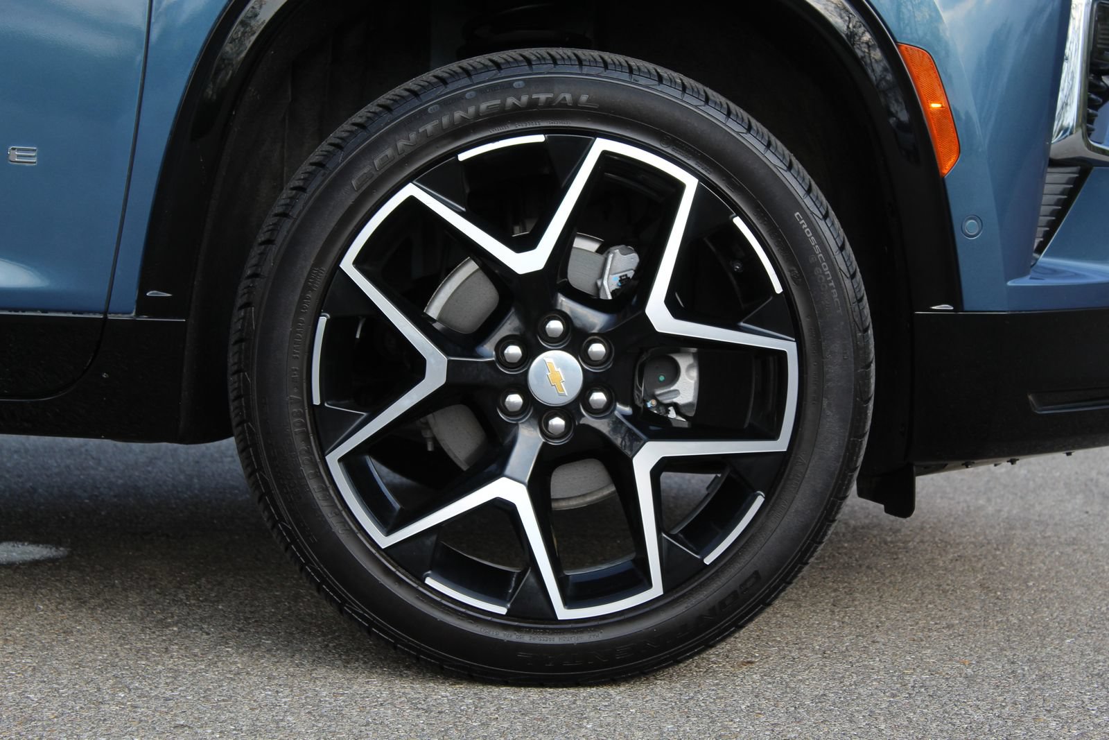 Used 2025 Chevrolet Traverse High Country w/ LPO, Floor Liner Package AWD/4WD image 29