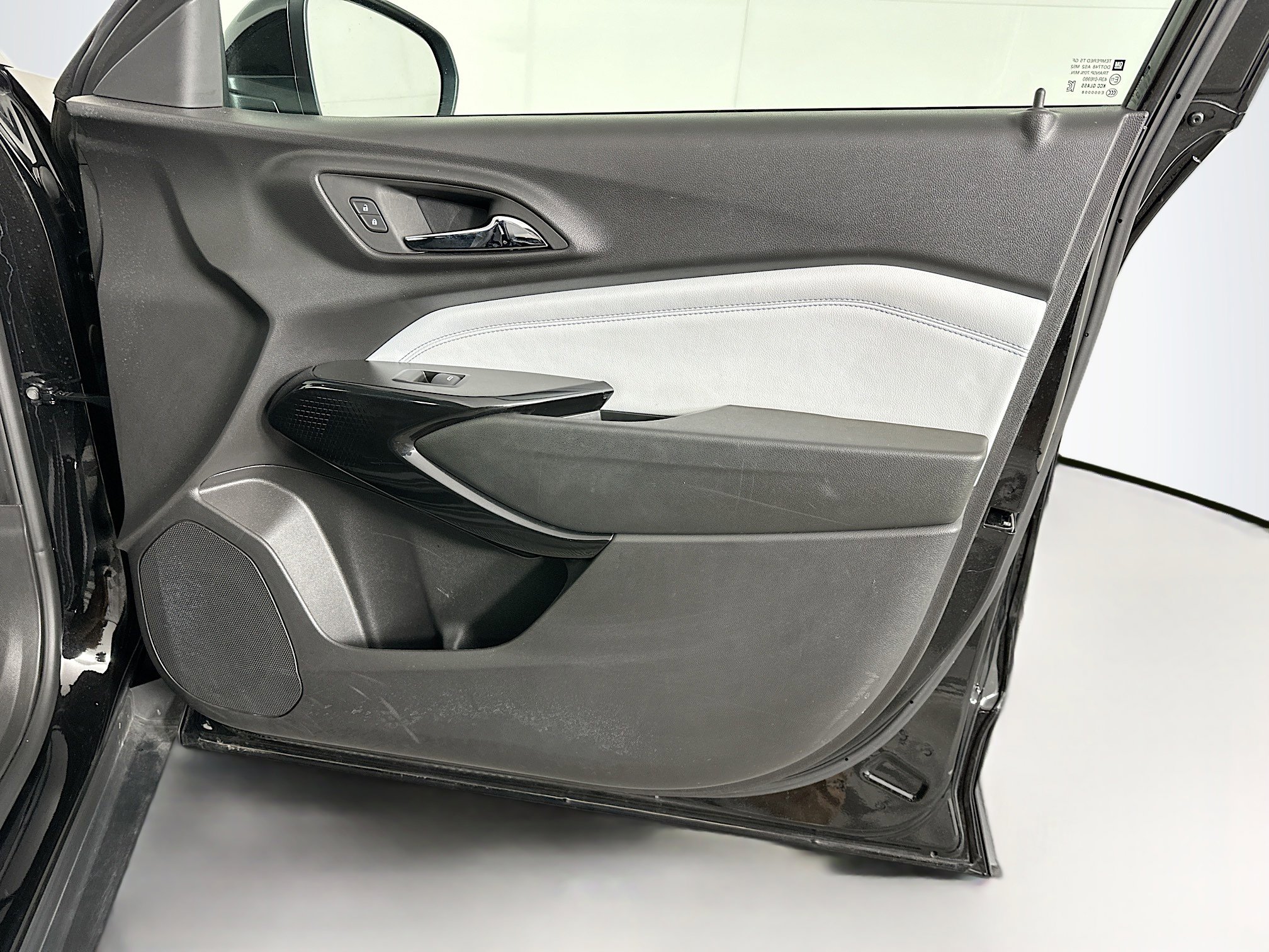 Used 2025 Chevrolet Trax LT image 30