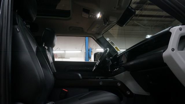 Used 2023 Land Rover Defender 90 S image 36