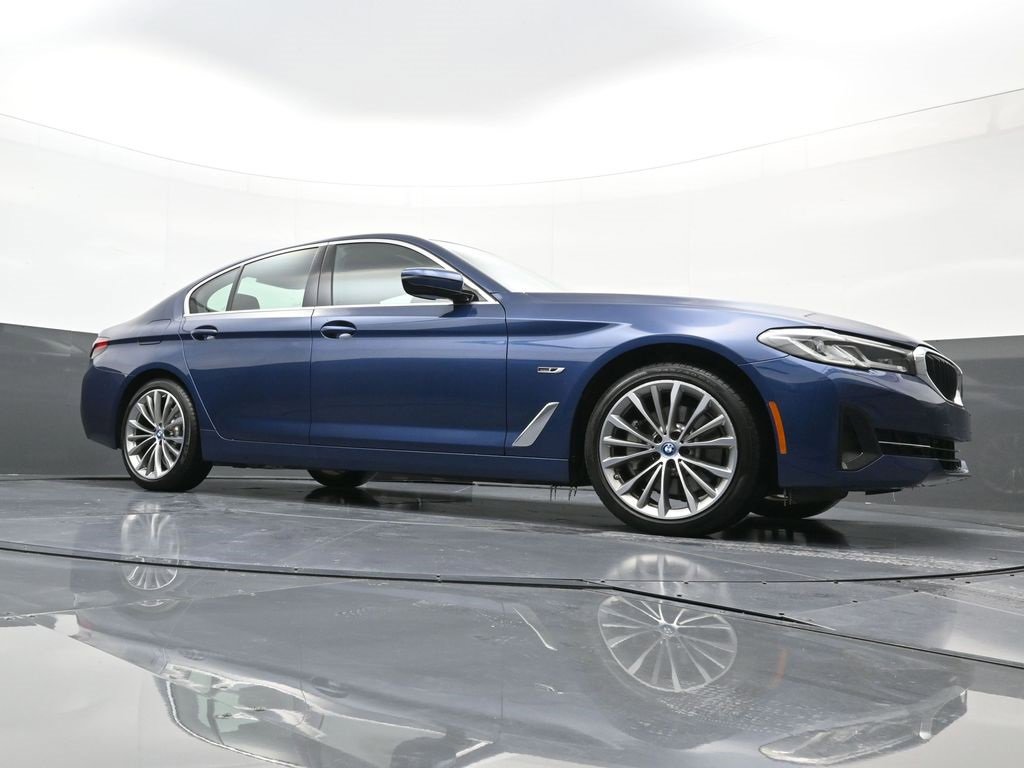 Used 2023 BMW 530e xDrive w/ Premium Package image 22