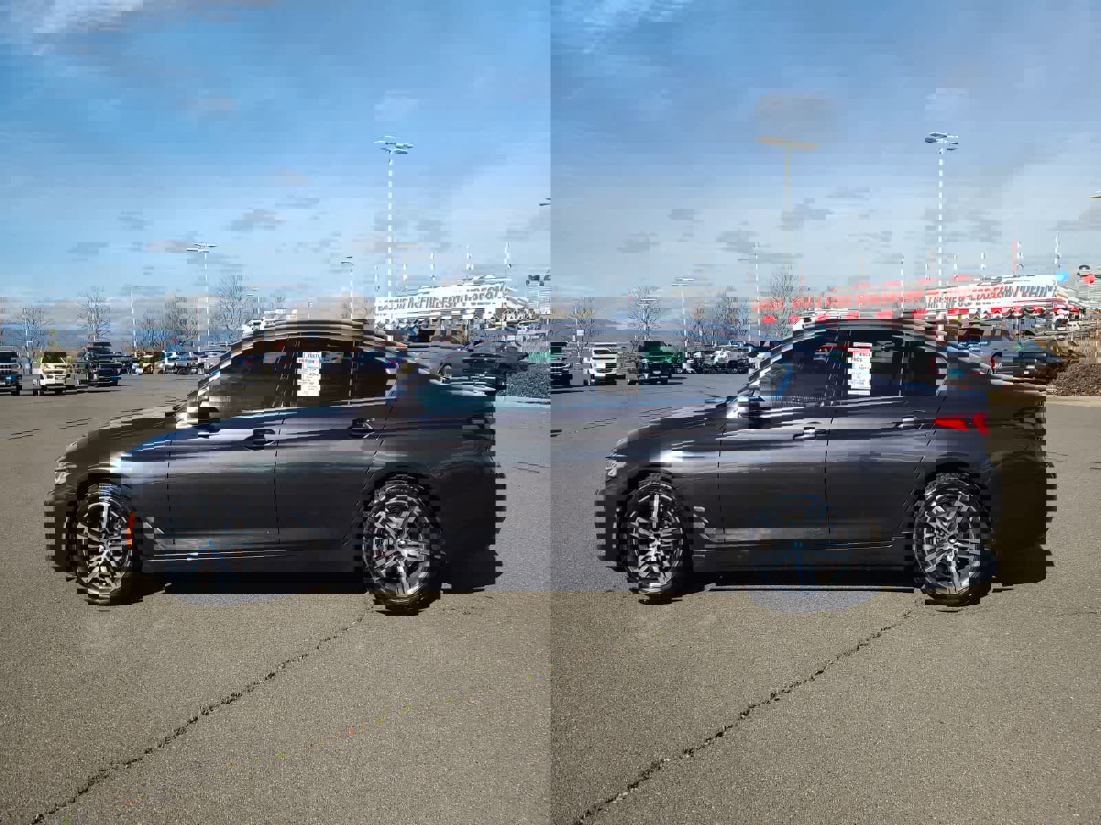 Used 2022 BMW 530i xDrive w/ Premium Package image 11