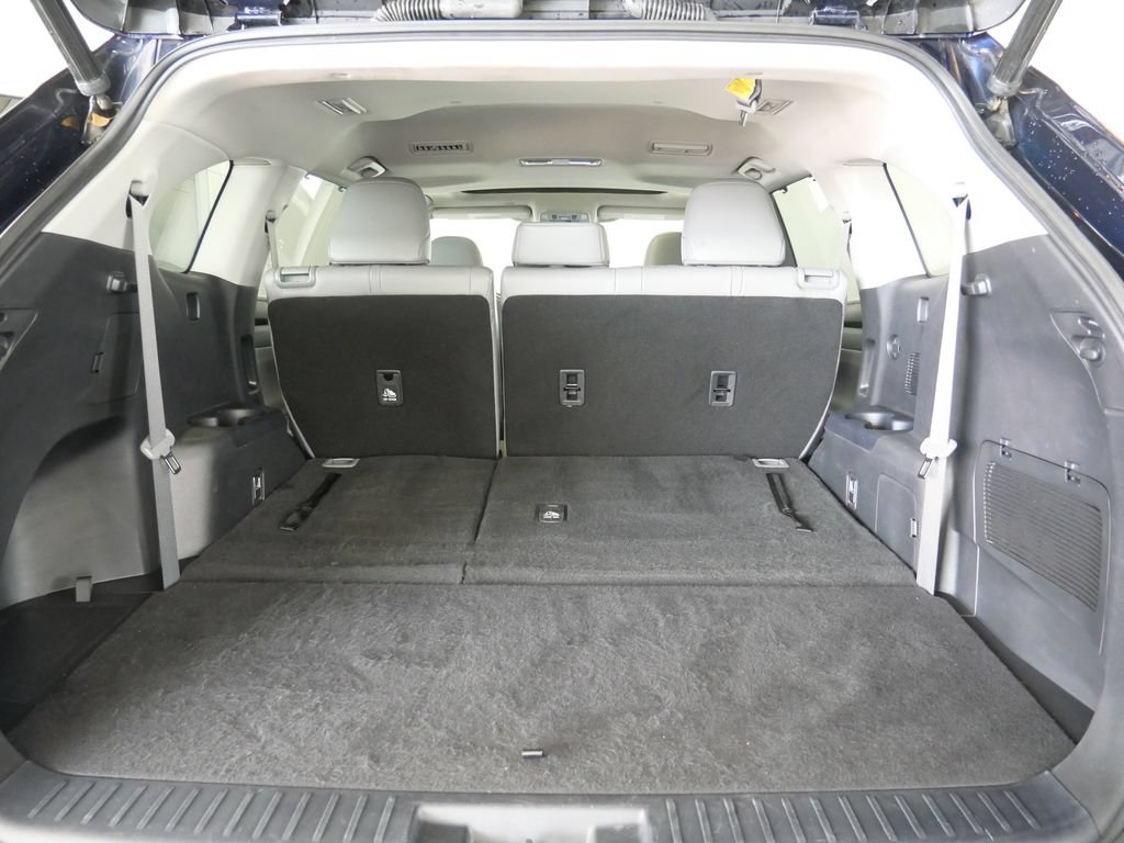 Used 2022 Toyota Highlander XLE AWD/4WD image 28