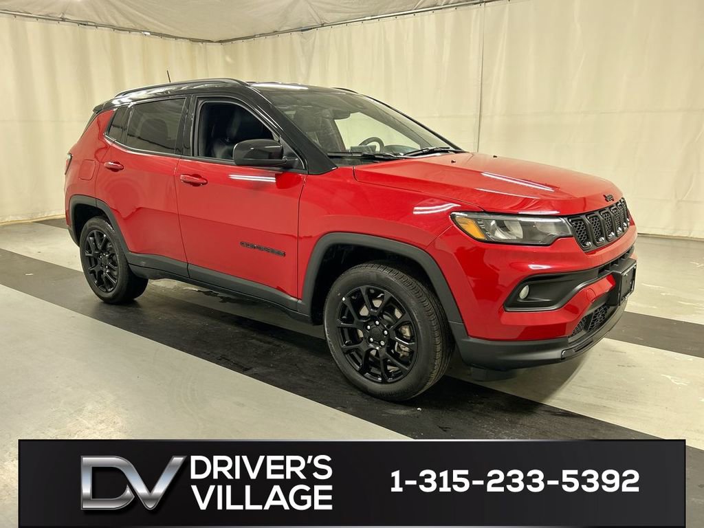 Used 2024 Jeep Compass Latitude w/ Convenience Group image 1