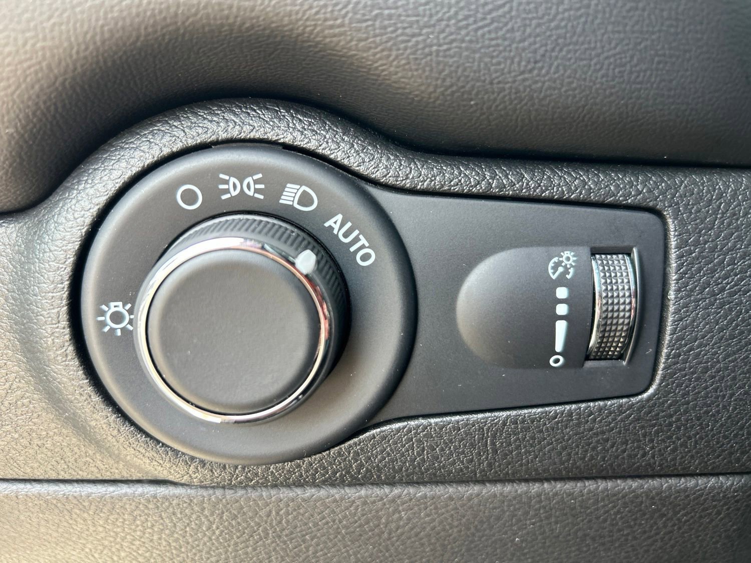 Used 2024 Dodge Durango GT RWD image 25