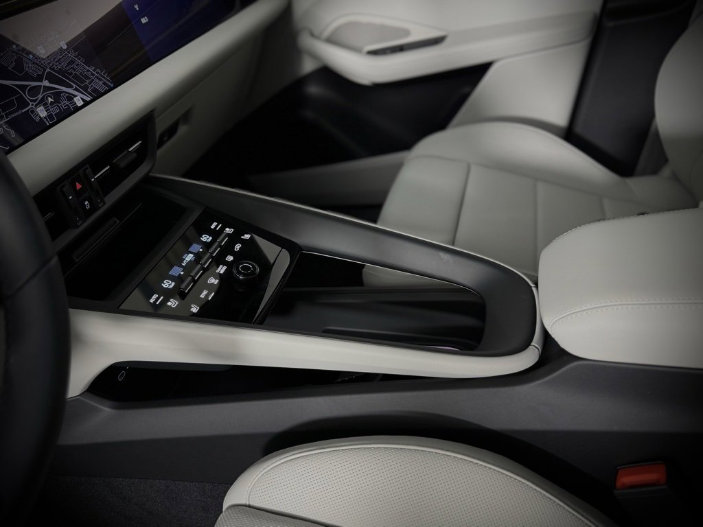 New 2024 Porsche Macan 4 Electric image 24