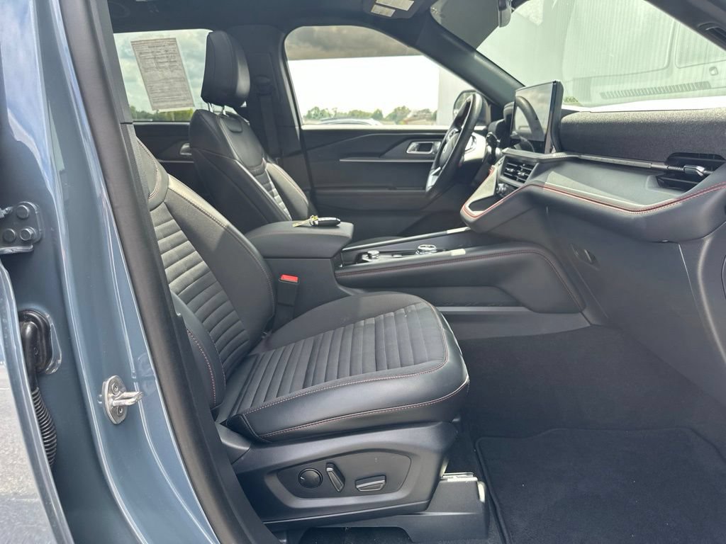 Used 2026 Ford Explorer ST-Line w/ ST-Line Street Pack AWD/4WD image 34