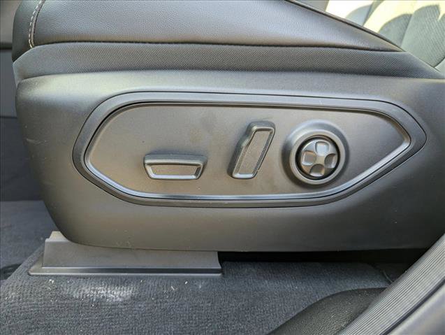 New 2025 Jeep Grand Cherokee Altitude image 11