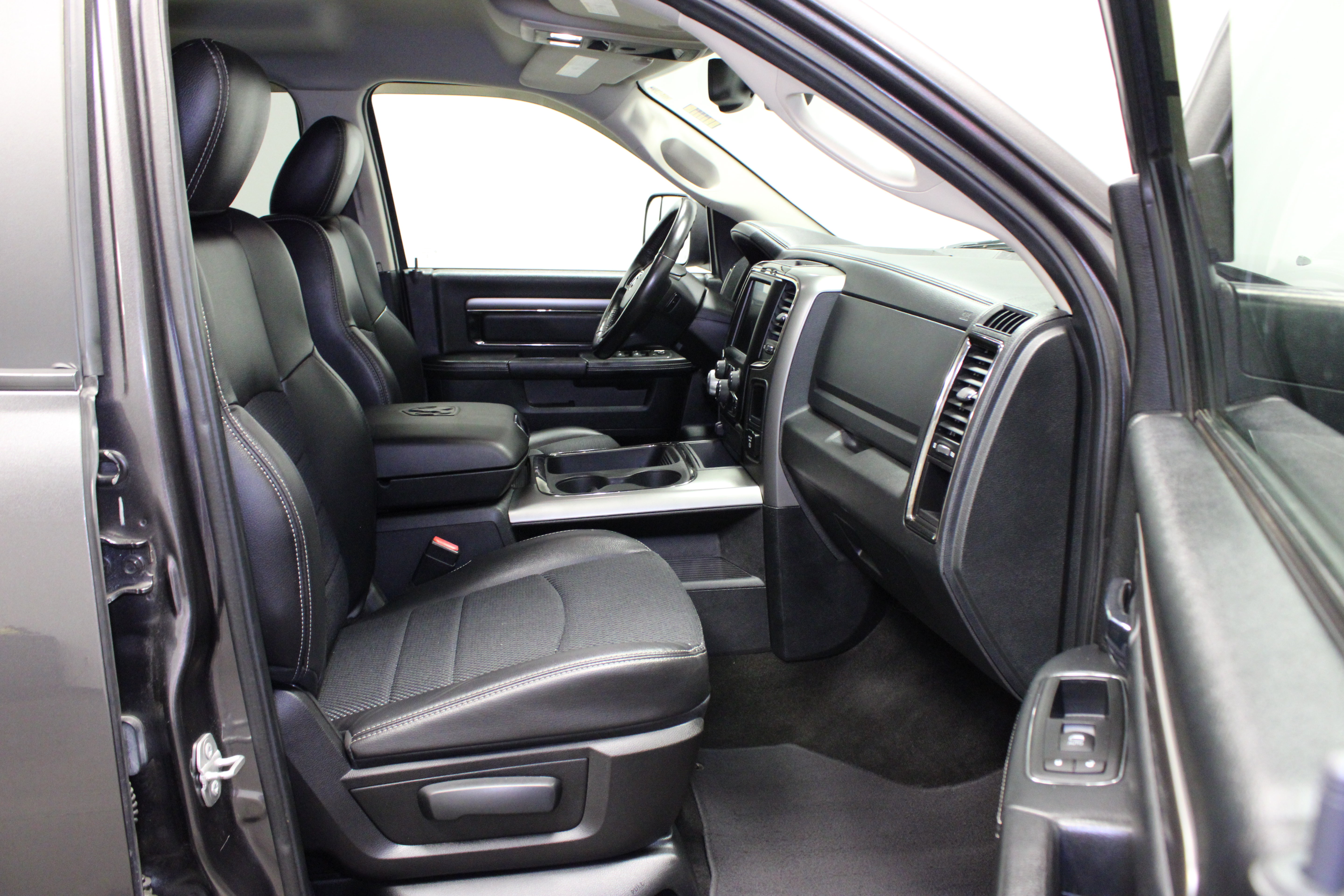 Used 2016 RAM 1500 Sport RWD image 15
