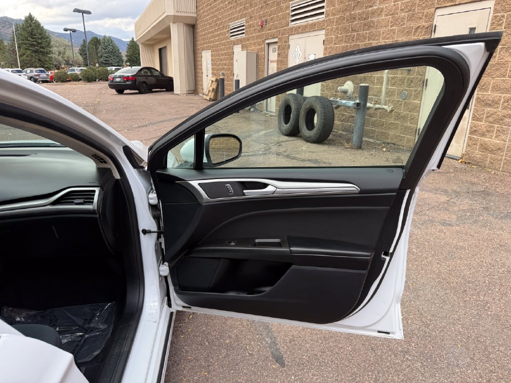 Used 2020 Ford Fusion SE FWD image 26