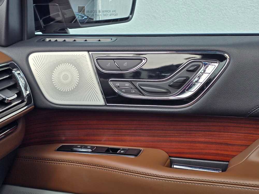 Used 2023 Lincoln Navigator Reserve image 23