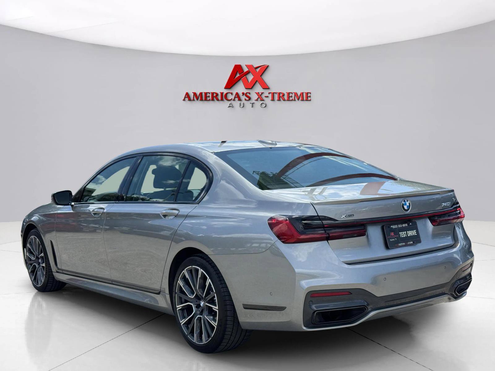 Used 2022 BMW 740i xDrive w/ M Sport Package AWD/4WD image 4