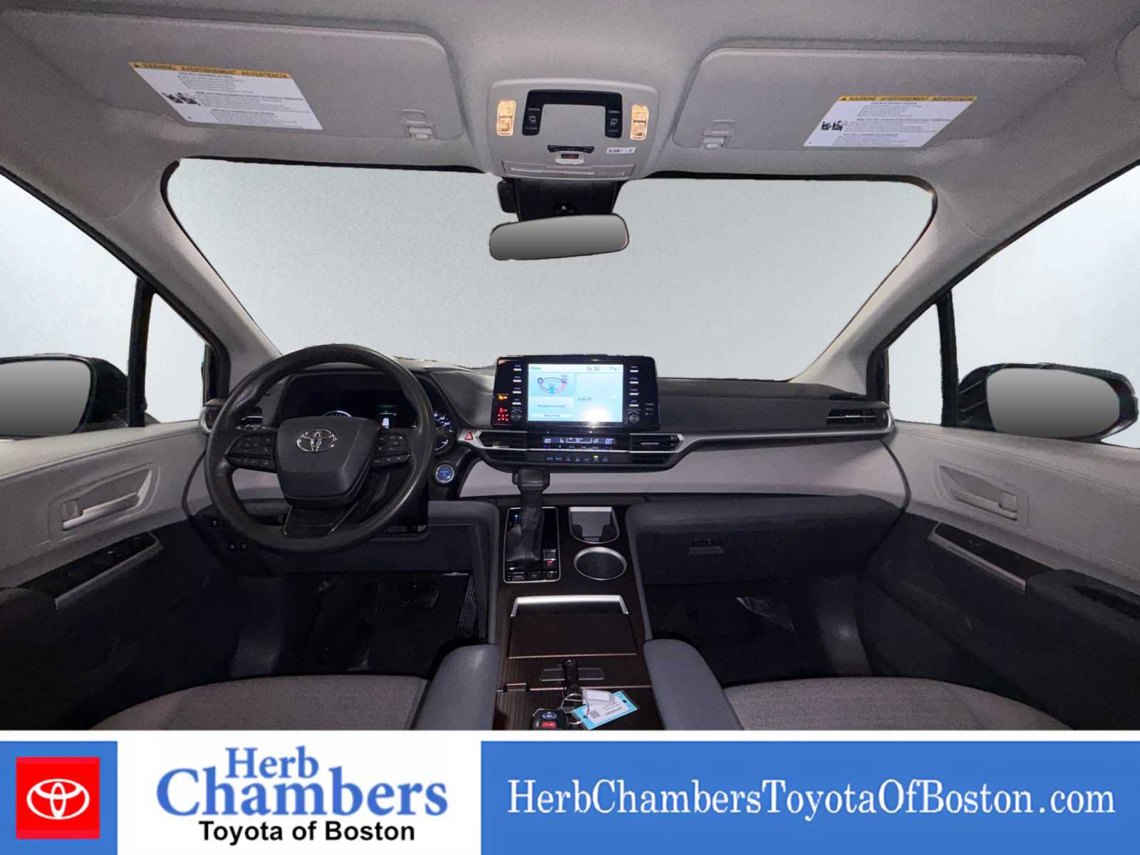 Used 2023 Toyota Sienna LE AWD/4WD image 5