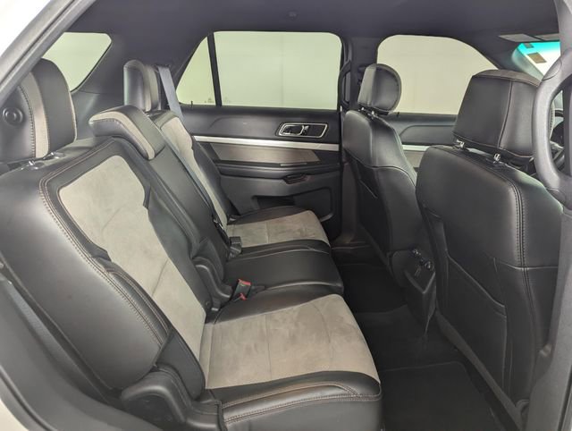 Used 2017 Ford Explorer XLT w/ Equipment Group 202A image 18