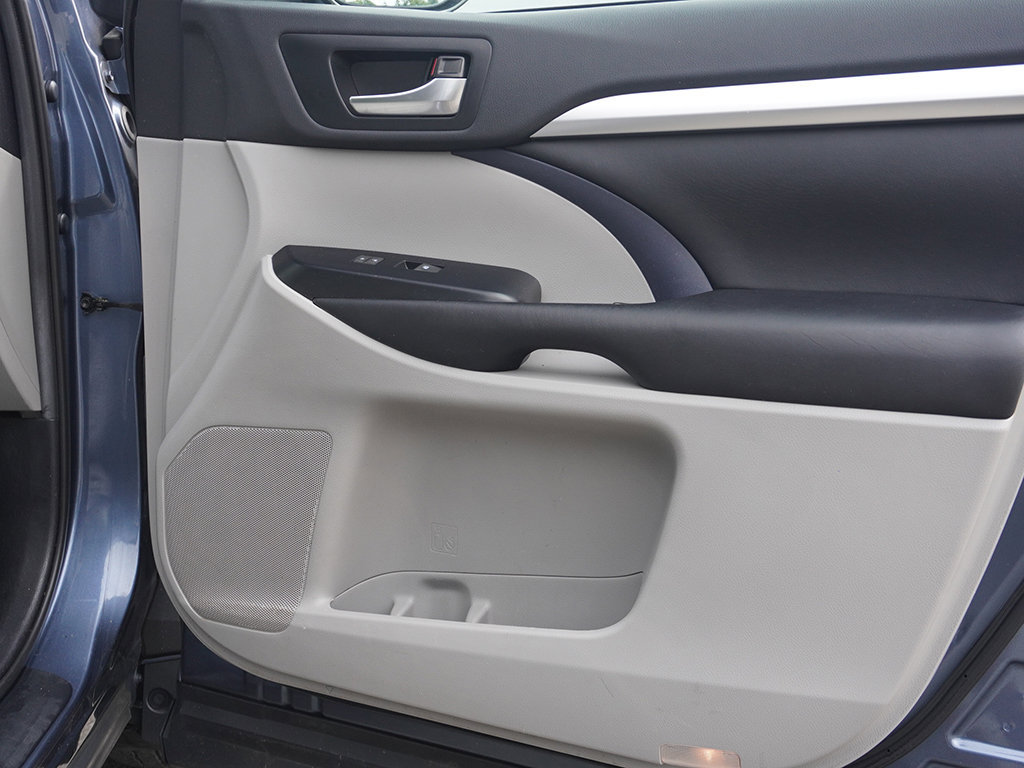 Used 2019 Toyota Highlander XLE AWD/4WD image 24