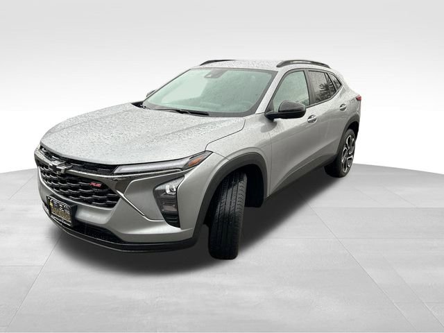 Used 2025 Chevrolet Trax RS w/ Driver Confidence Package image 2