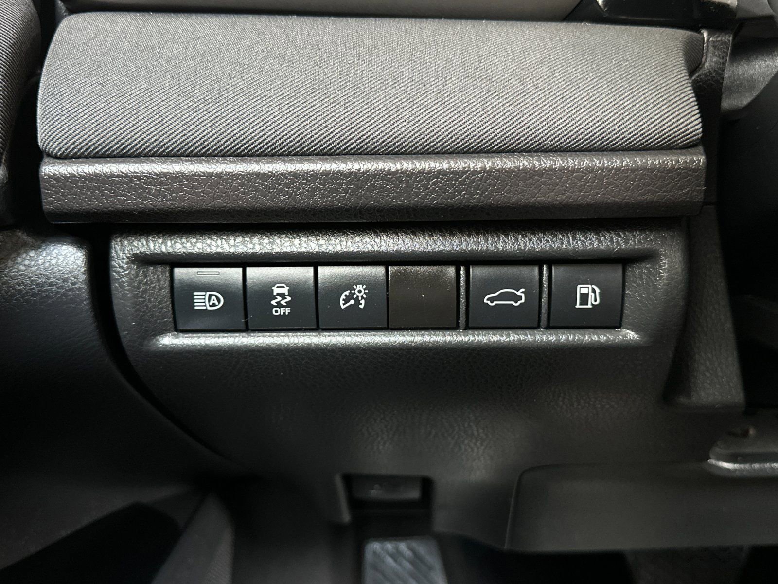 Used 2025 Toyota Camry LE w/ Convenience Package AWD/4WD image 25