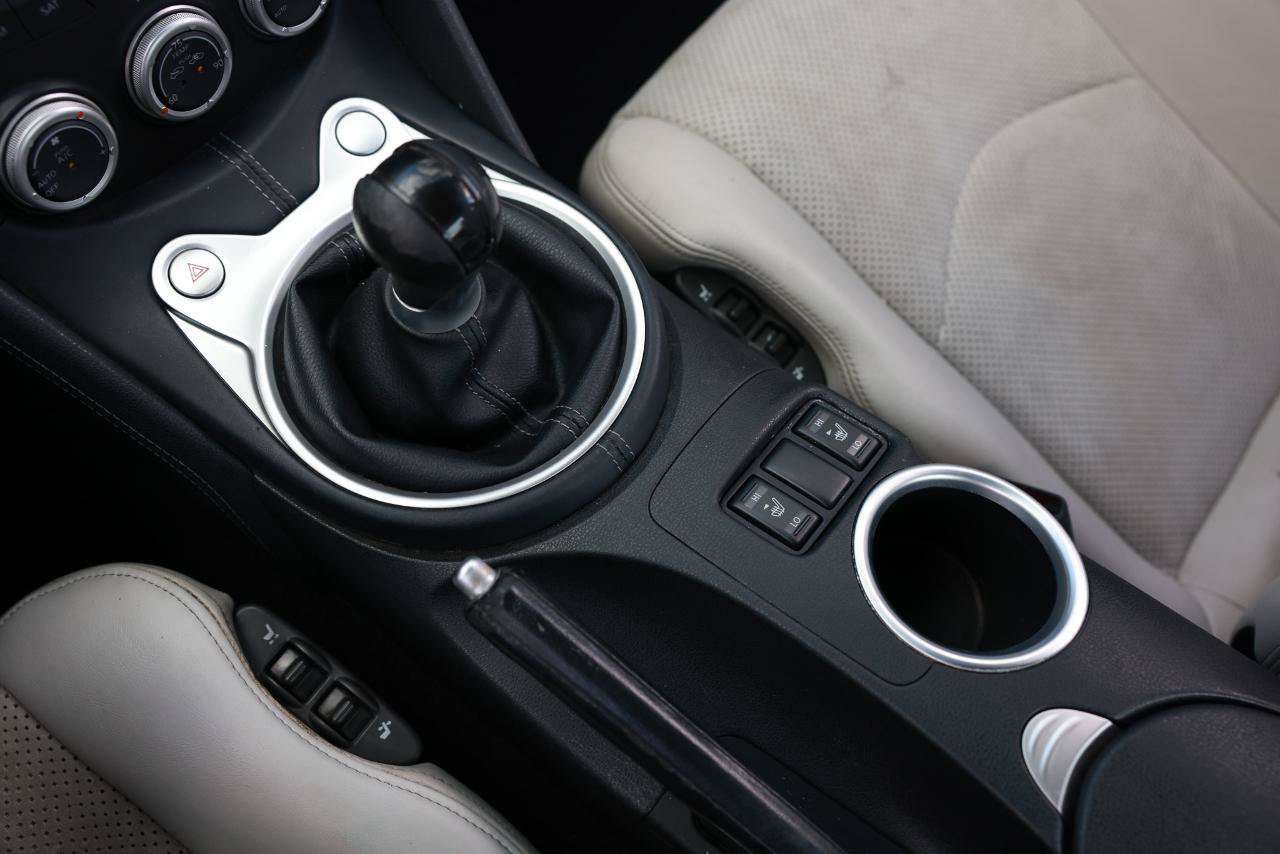 Used 2009 Nissan 370Z Touring RWD image 32