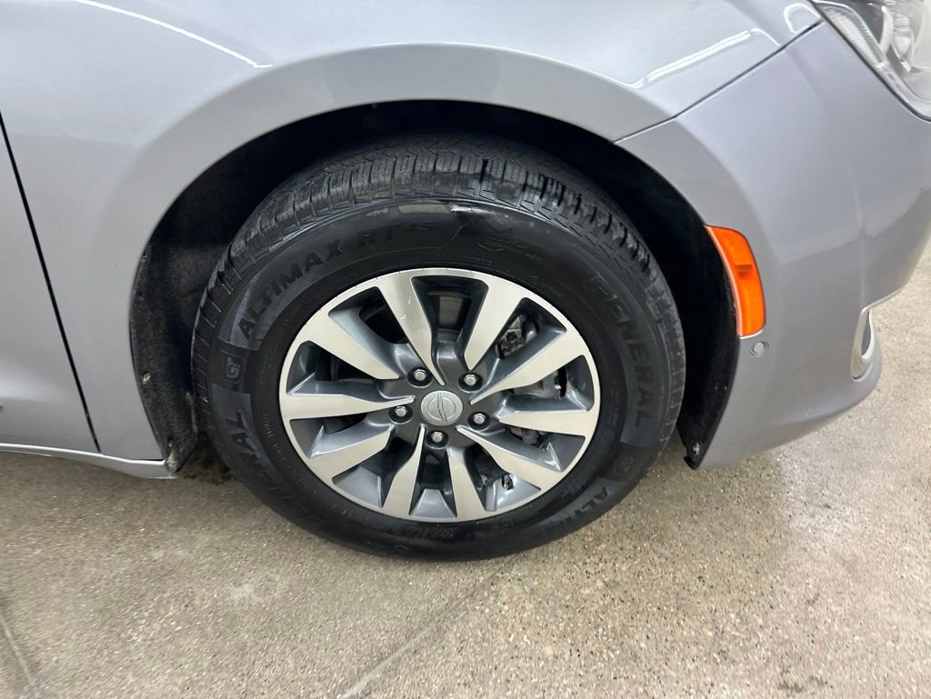 Used 2020 Chrysler Pacifica Touring-L Plus w/ Advanced Safetytec Group FWD image 13