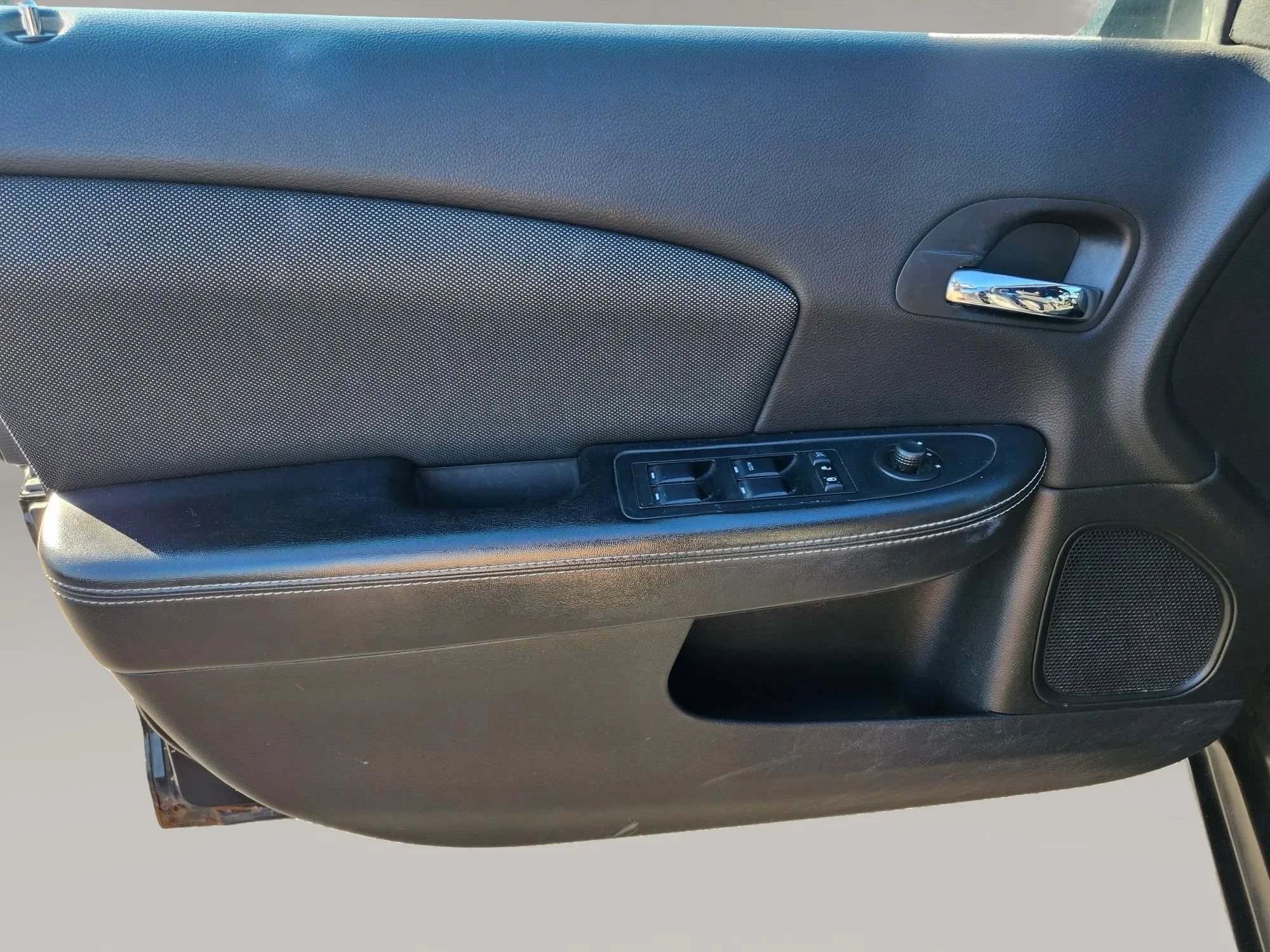 Used 2012 Dodge Avenger SE FWD image 12