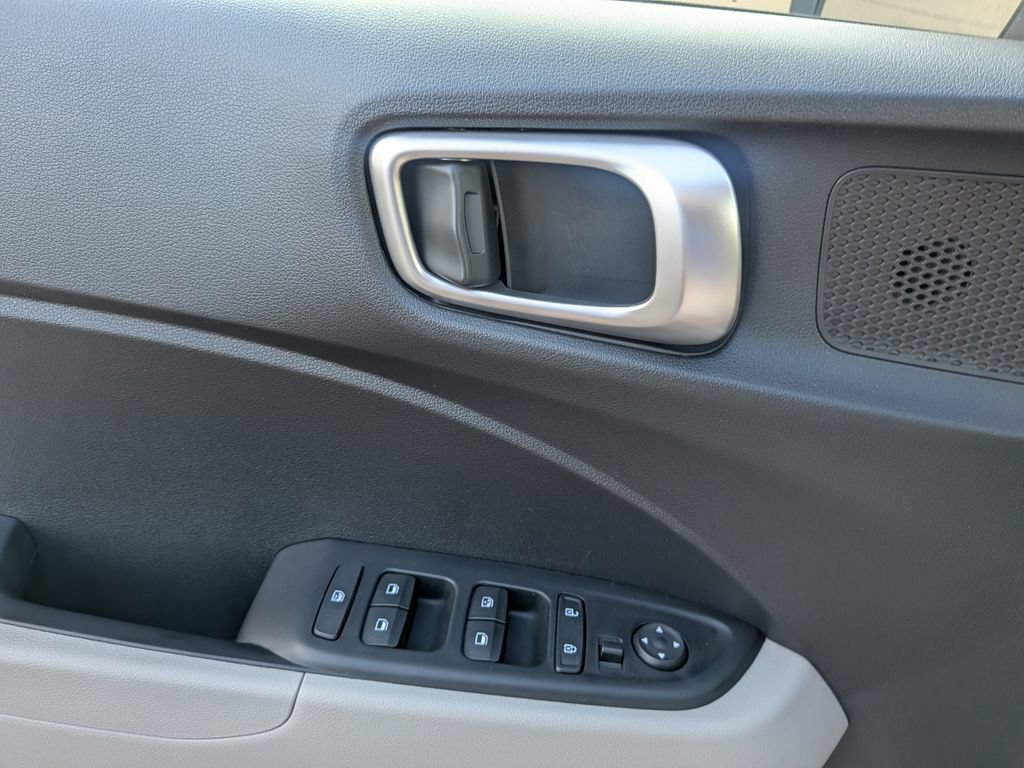 Certified 2024 Hyundai Venue SEL FWD image 28