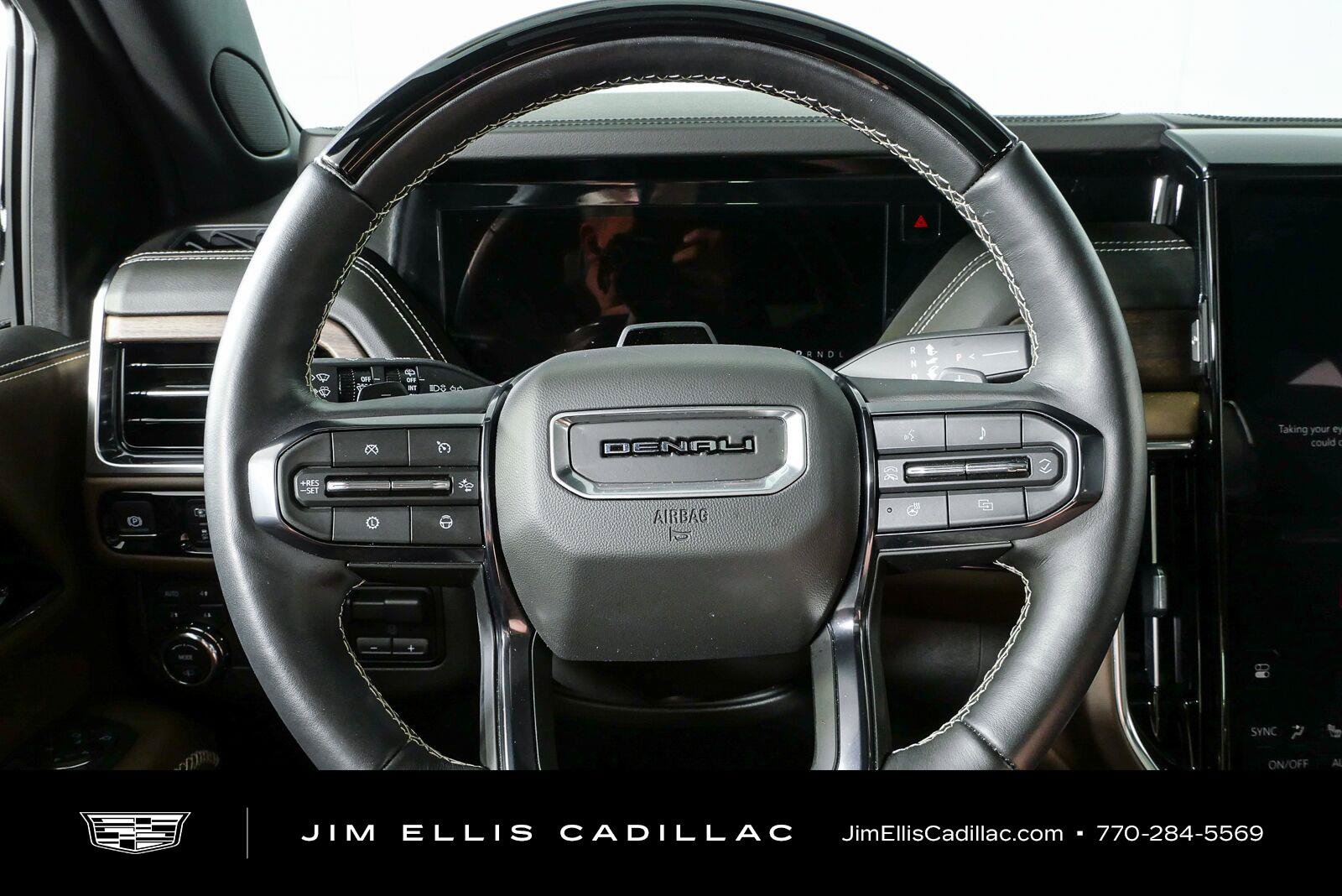 Used 2025 GMC Yukon Denali Ultimate AWD/4WD image 10