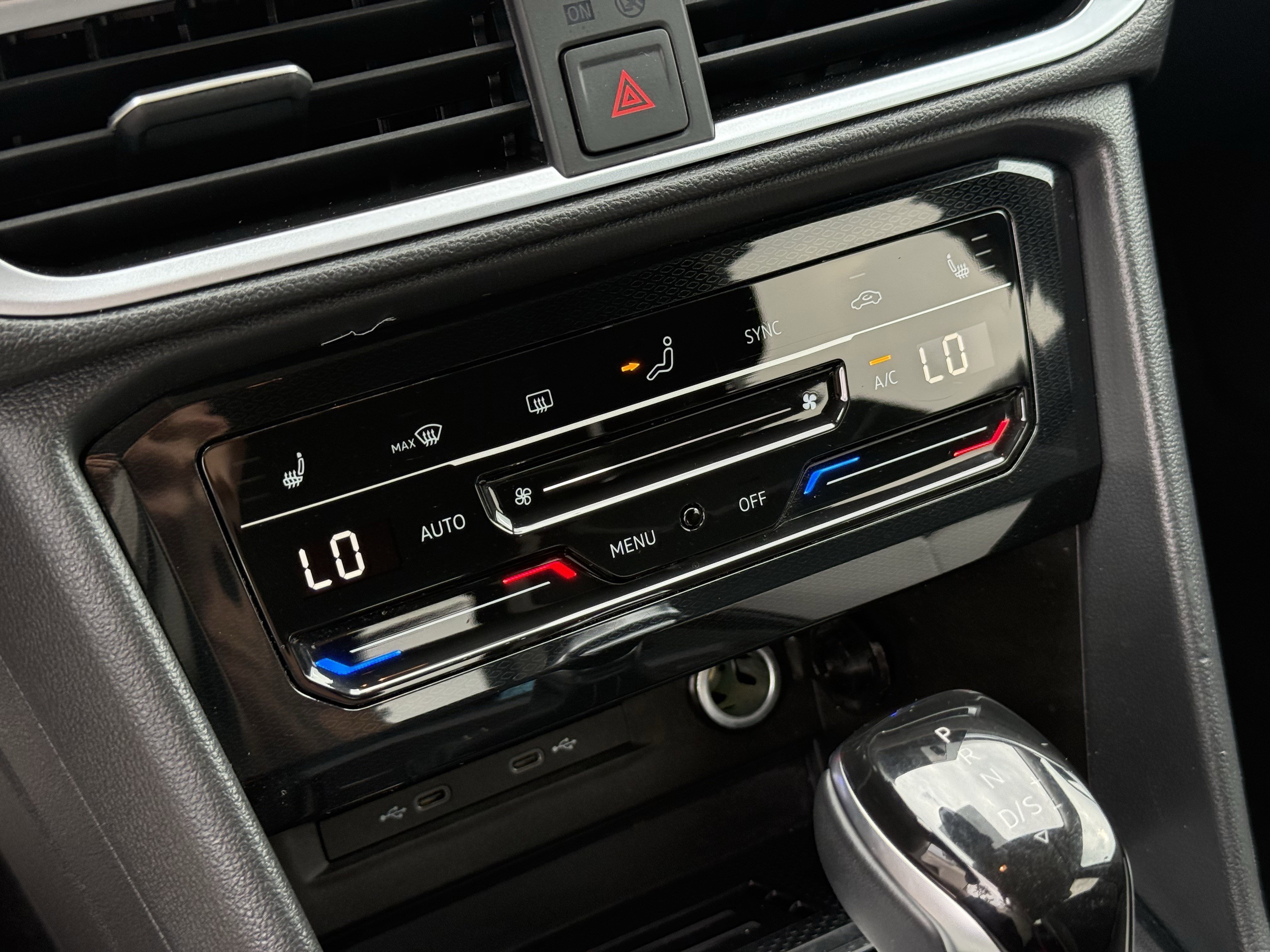 Used 2025 Volkswagen Taos SE image 21