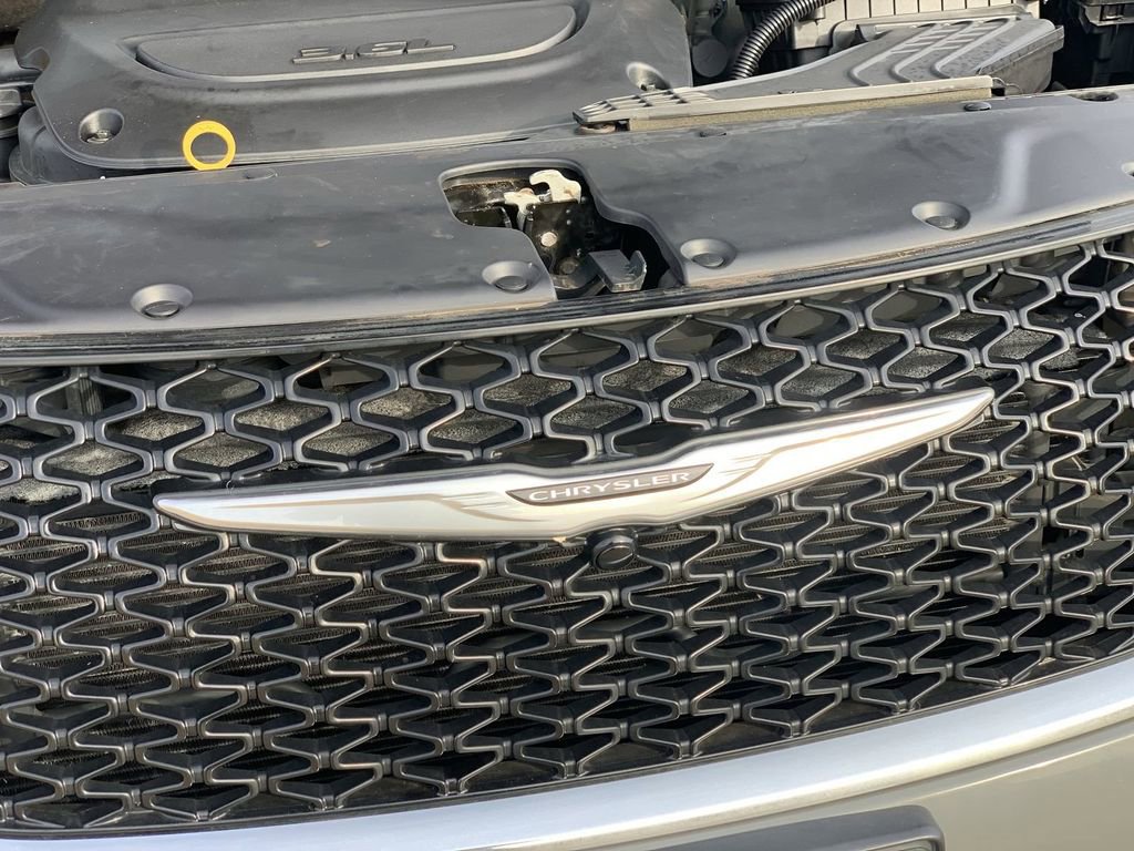 Used 2022 Chrysler Pacifica Touring-L image 29