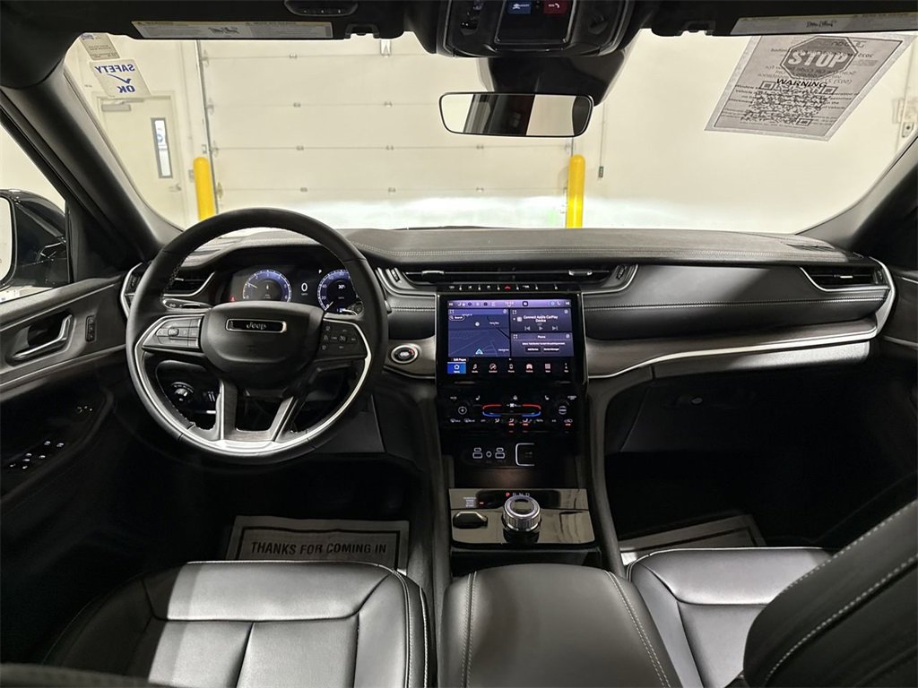 Used 2025 Jeep Grand Cherokee Limited image 10
