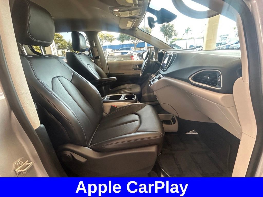 Used 2024 Chrysler Pacifica Touring-L image 22