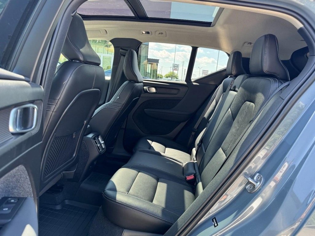 Used 2022 Volvo XC40 T5 Inscription image 10