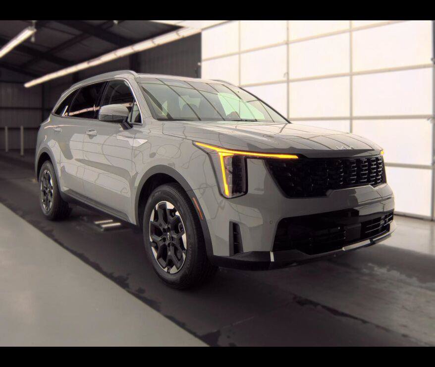 Used 2024 Kia Sorento S FWD image 1
