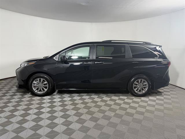 Certified 2026 Toyota Sienna XLE AWD/4WD image 7