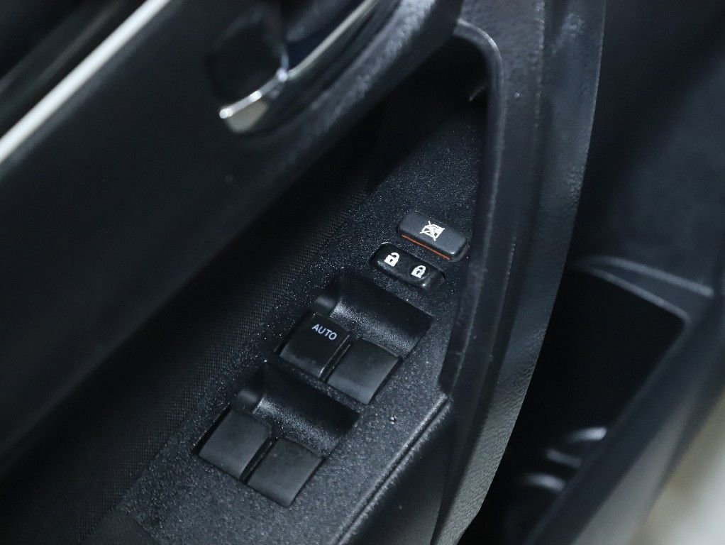 Used 2019 Toyota Corolla LE FWD image 17