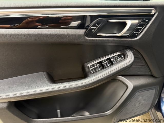 Used 2016 Porsche Macan S image 25