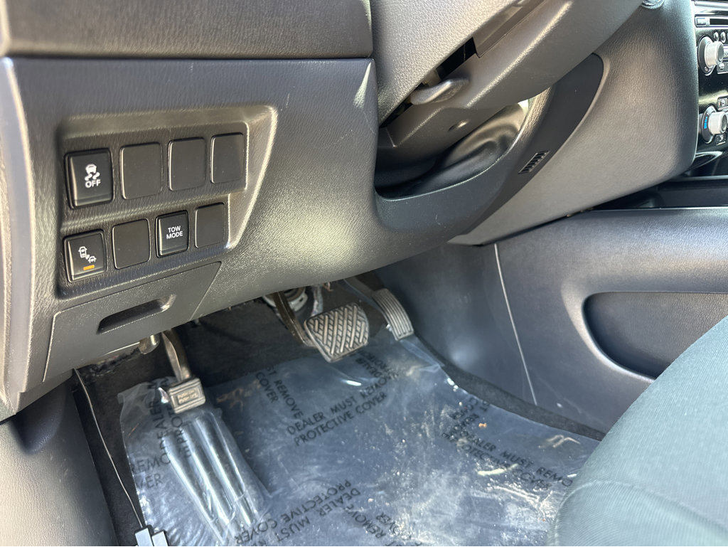 Used 2020 Nissan Pathfinder SV image 32