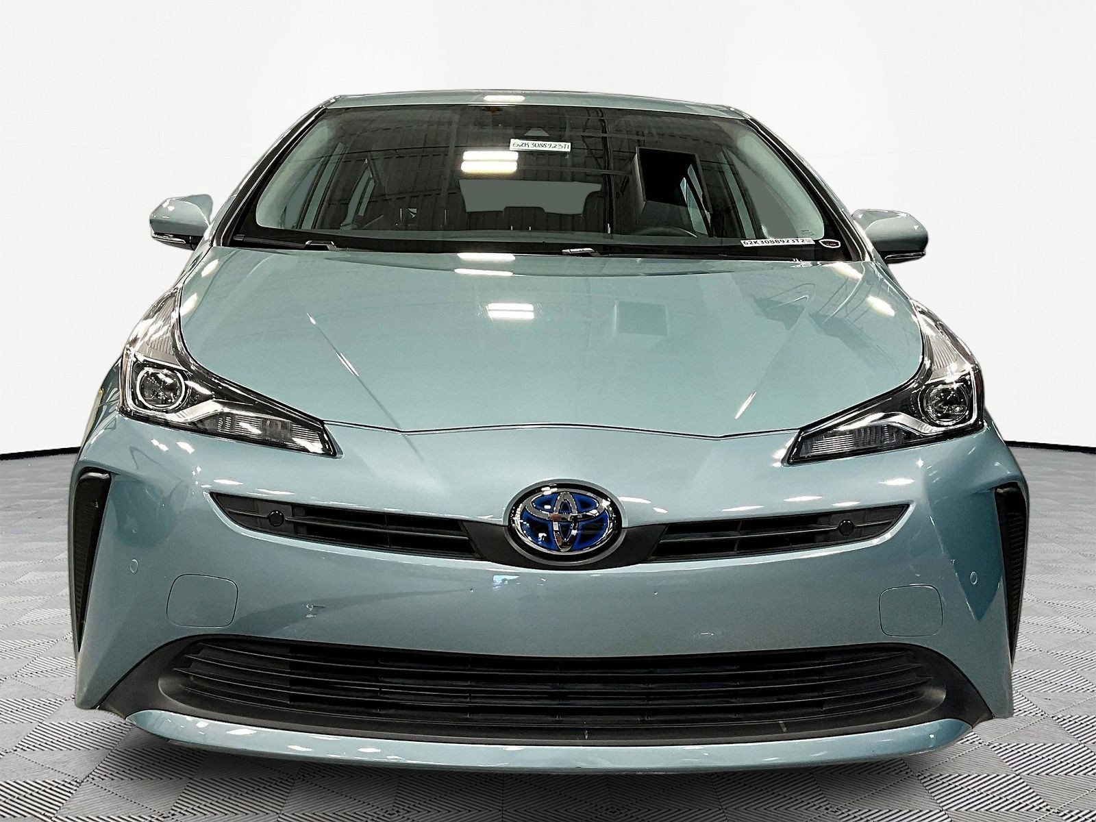 Used 2019 Toyota Prius XLE FWD image 2