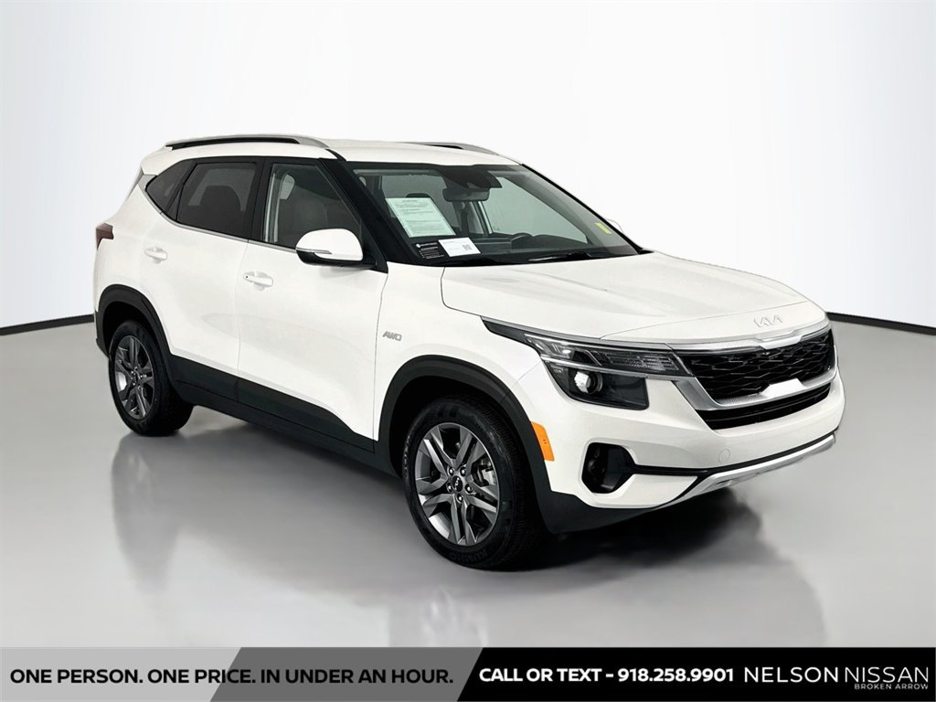 Used 2023 Kia Seltos S w/ Navigation Package AWD/4WD image 3