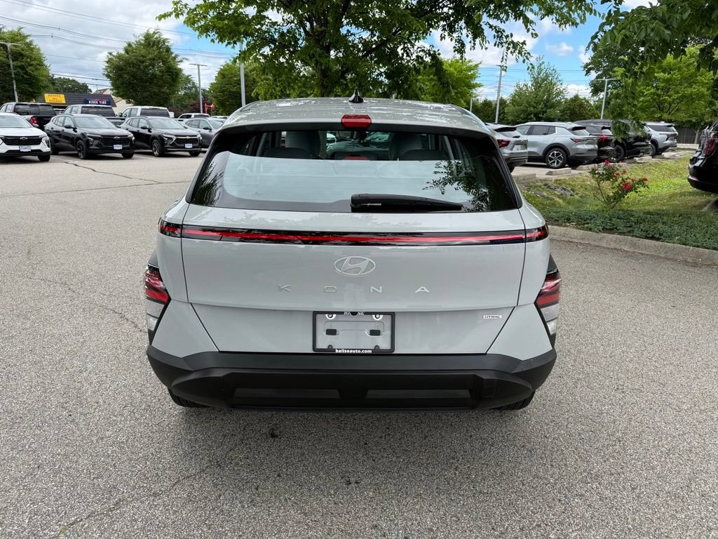Used 2024 Hyundai Kona SE AWD/4WD image 4