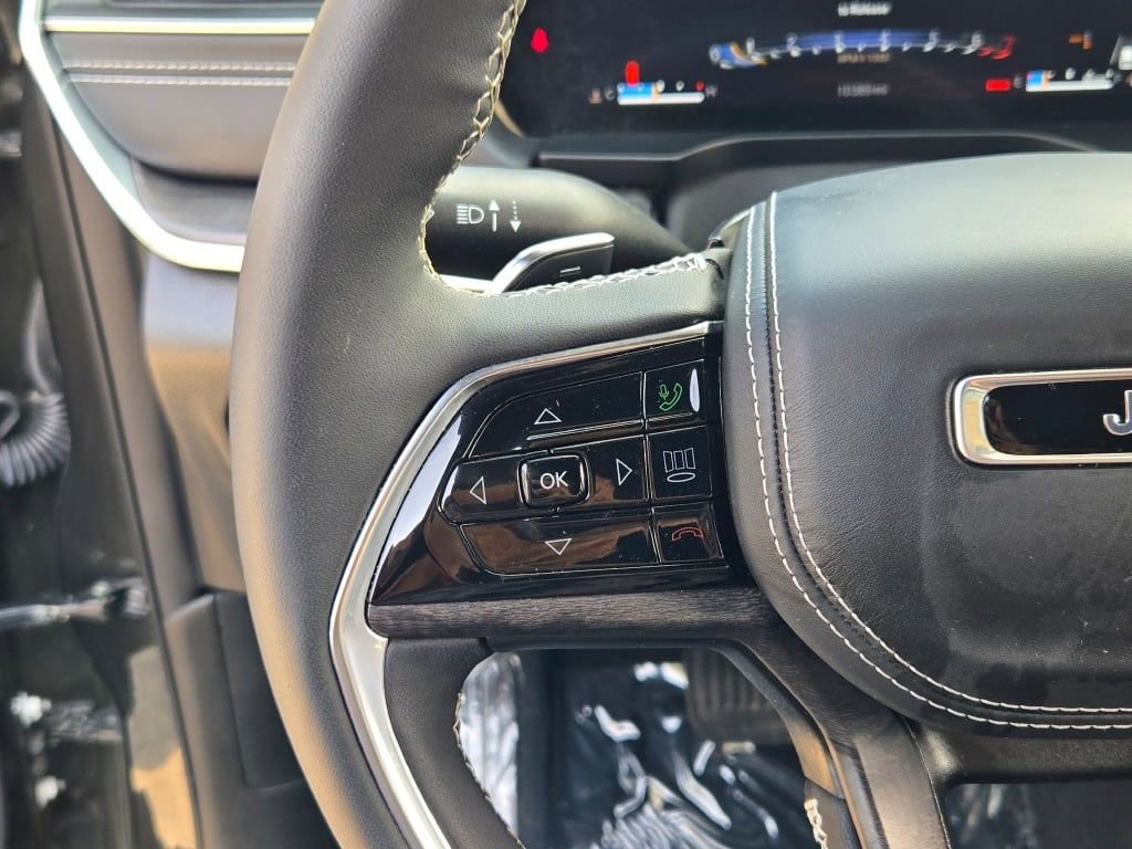 Certified 2024 Jeep Grand Cherokee Overland w/ Luxury Tech Group IV image 31