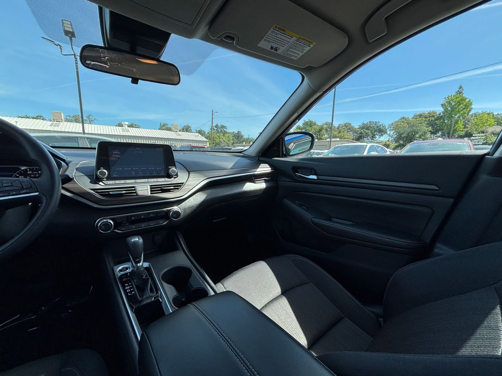 Used 2025 Nissan Altima 2.5 SV FWD image 35