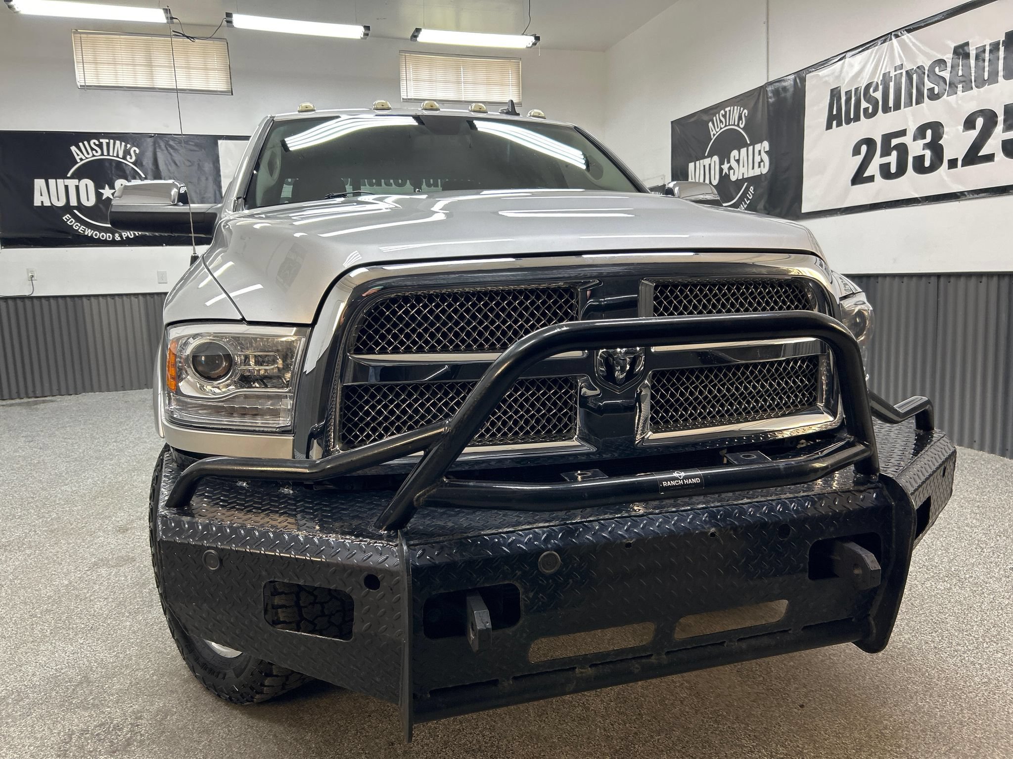 Used 2015 RAM 3500 Laramie Longhorn w/ Convenience Group AWD/4WD image 2