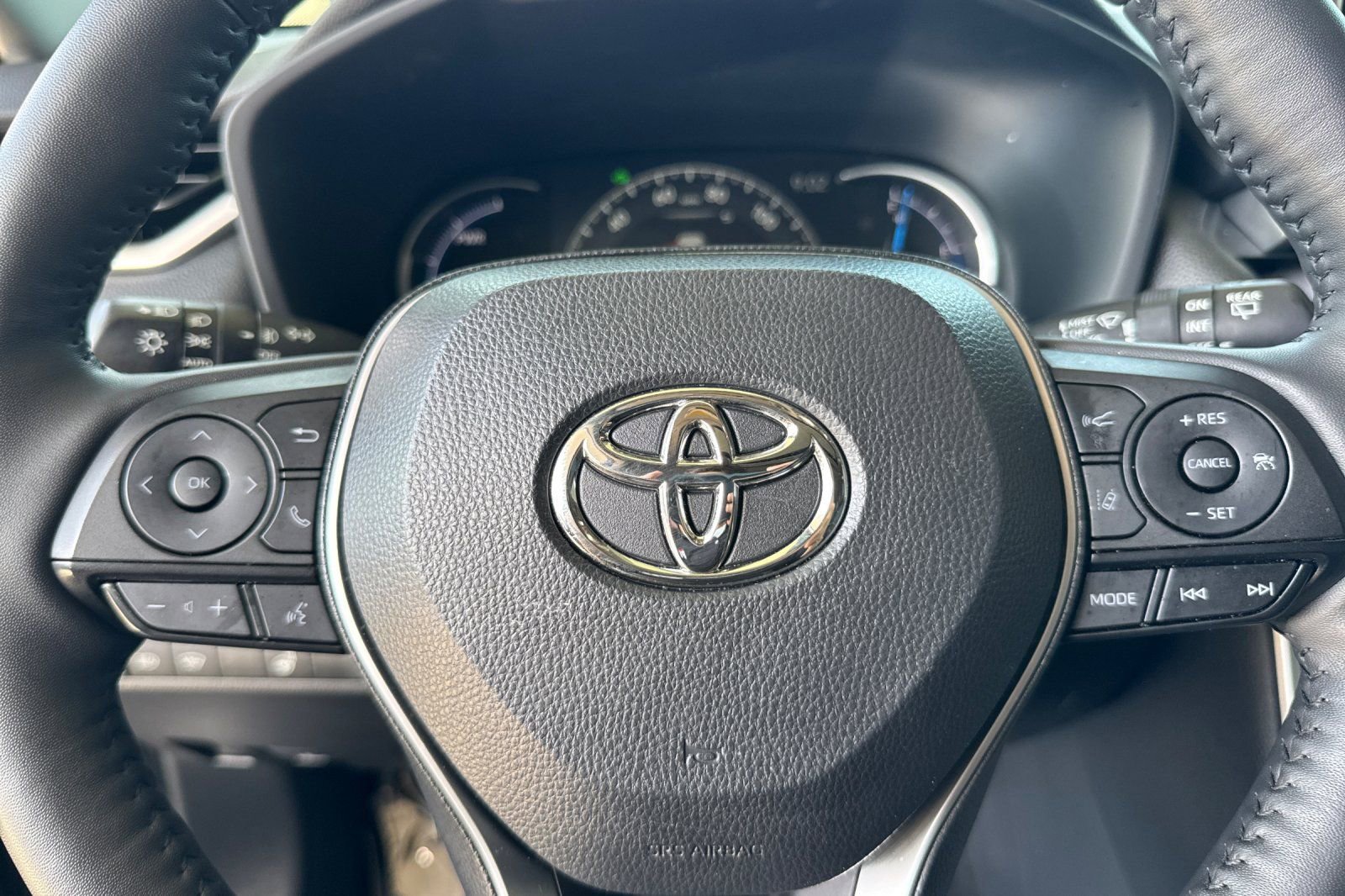 Used 2025 Toyota RAV4 XLE Premium w/ Weather Package AWD/4WD image 26