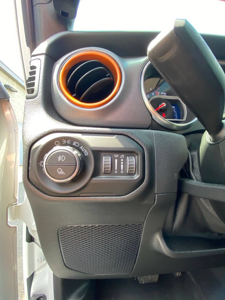 Used 2021 Jeep Gladiator Mojave AWD/4WD image 13