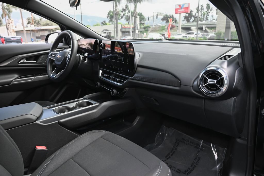Used 2026 Chevrolet Equinox EV LT w/ LPO, Blackout Package FWD image 36